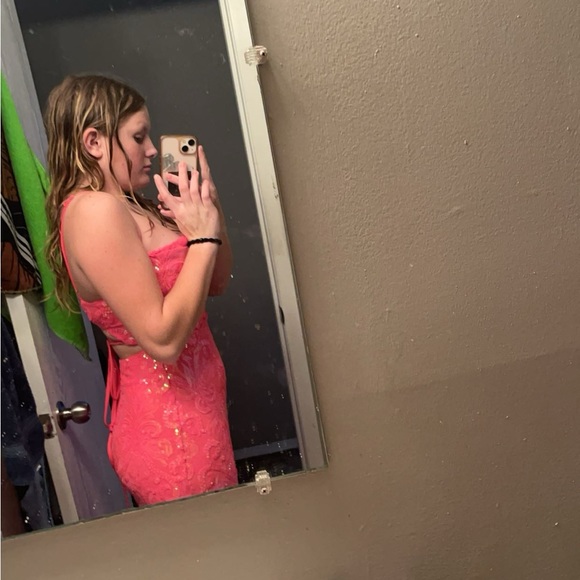 A little bit dirty on the bottom but in great condition - Picture 3 of 3